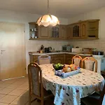 Helles Dachzimmer