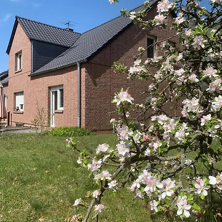 Helles Dachzimmer Homestay *