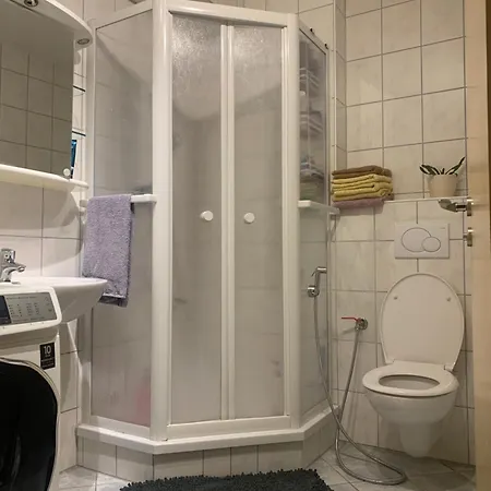Rum i privatbostad Helles Dachzimmer Schenkendobern