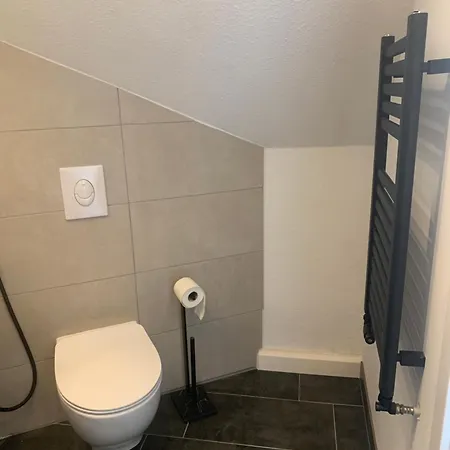 Helles Dachzimmer *