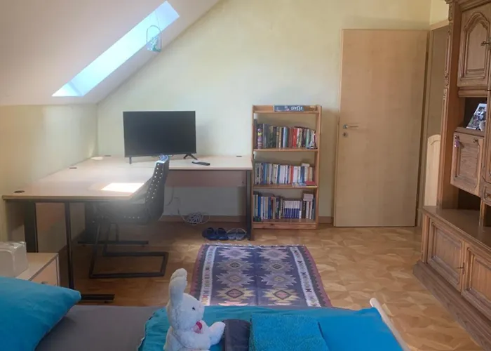 Helles Dachzimmer Privatunterkunft Schenkendobern