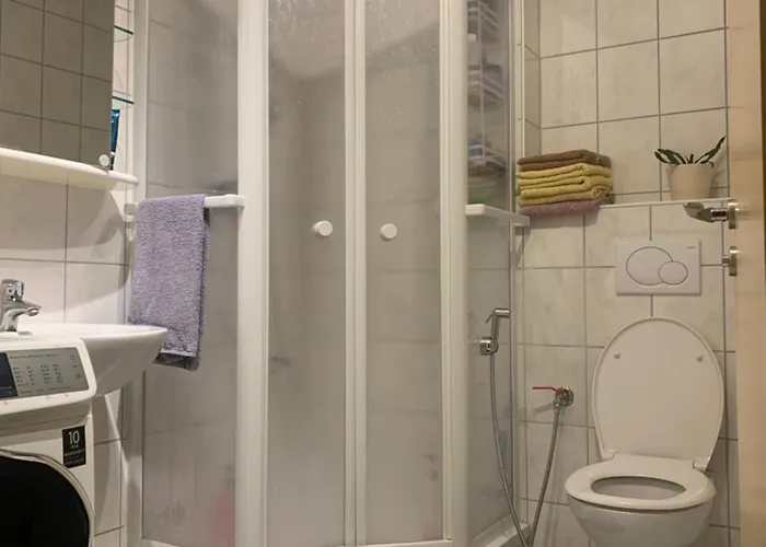 Privatunterkunft Helles Dachzimmer Schenkendobern